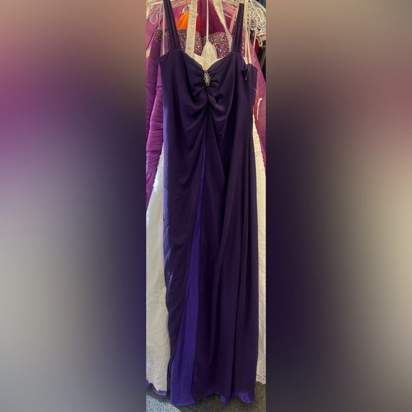 Gown - Picture 2 of 3